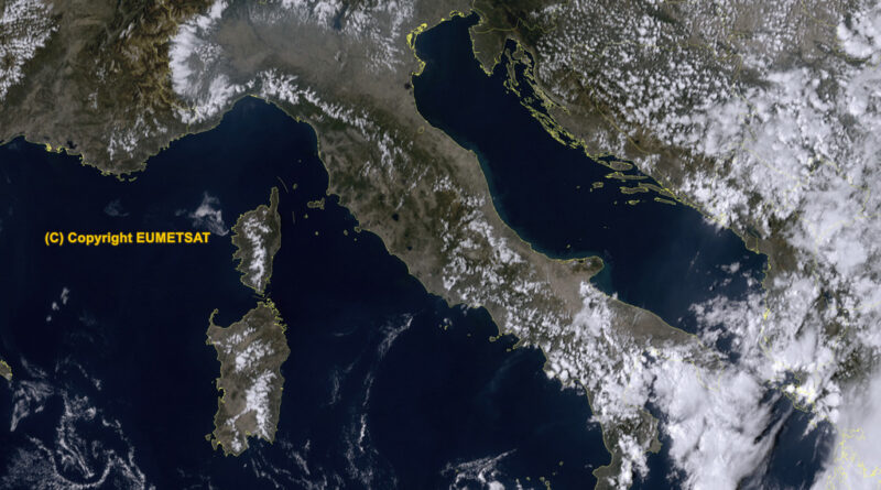 La rimonta temporanea di un promontorio di alta pressione favorirà condizioni di tempo stabile e temperature in aumento al centro-sud, residua variabilità al meridione, instabilità in aumento sulle regioni nord-occidentali