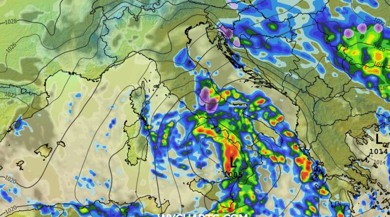 Tempo instabile nelle prossime ore sul medio-basso versante adriatico e sulla Sardegna ma tra domenica e lunedì è attesa una fase di maltempo con piogge diffuse al centro-sud, venti in rinforzo, temperature in calo e nevicate sui rilievi appenninici