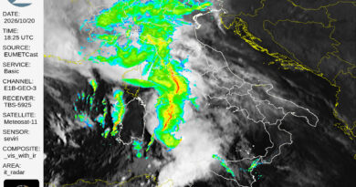 AGGIORNAMENTO FLASH ORE 20.40 – 20 Ottobre 2026: Intensa linea temporalesca presente sul Tirreno centrale tenderà ad interessare Toscana, Lazio e le zone interne delle nostre regioni centrali. Possibili fenomeni di forte intensità
