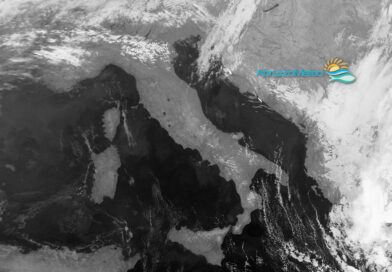 L’espansione dell’alta pressione riporterà condizioni di tempo stabile su gran parte della nostra penisola e temperature in aumento sulla Sardegna, al centro-nord e sul versante tirrenico. Nubi in aumento da giovedì