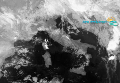 Dopo il transito della perturbazione giungeranno masse d’aria più fredda che favoriranno condizioni di instabilità sulle nostre regioni adriatiche e un ulteriore calo delle temperature nelle prossime ore. Una nuova perturbazione è attesa nel fine settimana