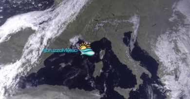 Tempo stabile nelle prossime ore ma con nuvolosità in aumento al centro-nord e, domani, al centro-sud e sul versante adriatico: masse d’aria fredda in arrivo da est favoriranno un aumento dell’instabilità da giovedì sera e temperature in ulteriore diminuzione