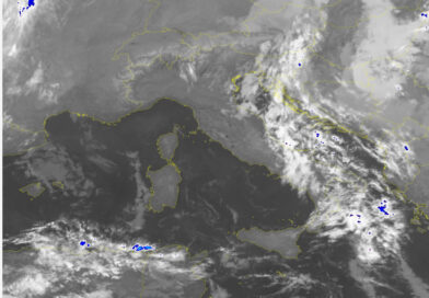 Si apre una fase meteorologica piuttosto fredda sull’Italia a causa dell’arrivo di correnti fredde dall’Europa orientale che favoriranno piogge e nevicate sui rilievi appenninici e temperature in ulteriore diminuzione, specie nel fine settimana e nella giornata di lunedì