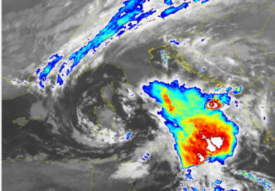 La perturbazione si sposta al centro-sud e favorirà un moderato peggioramento anche sulle regioni centro-meridionali adriatiche con piogge e temporali localmente intensi, venti in rinforzo e temperature in calo entro la serata-nottata. Residua instabilità domenica mattina sul versante adriatico