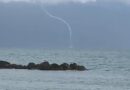 AGGIORNAMENTO FLASH ORE 13.50 – Temporali in atto sull’Adriatico centrale e lungo le coste di Marche, Abruzzo e Molise. Tromba marina ripresa al largo di Montesilvano – VIDEO